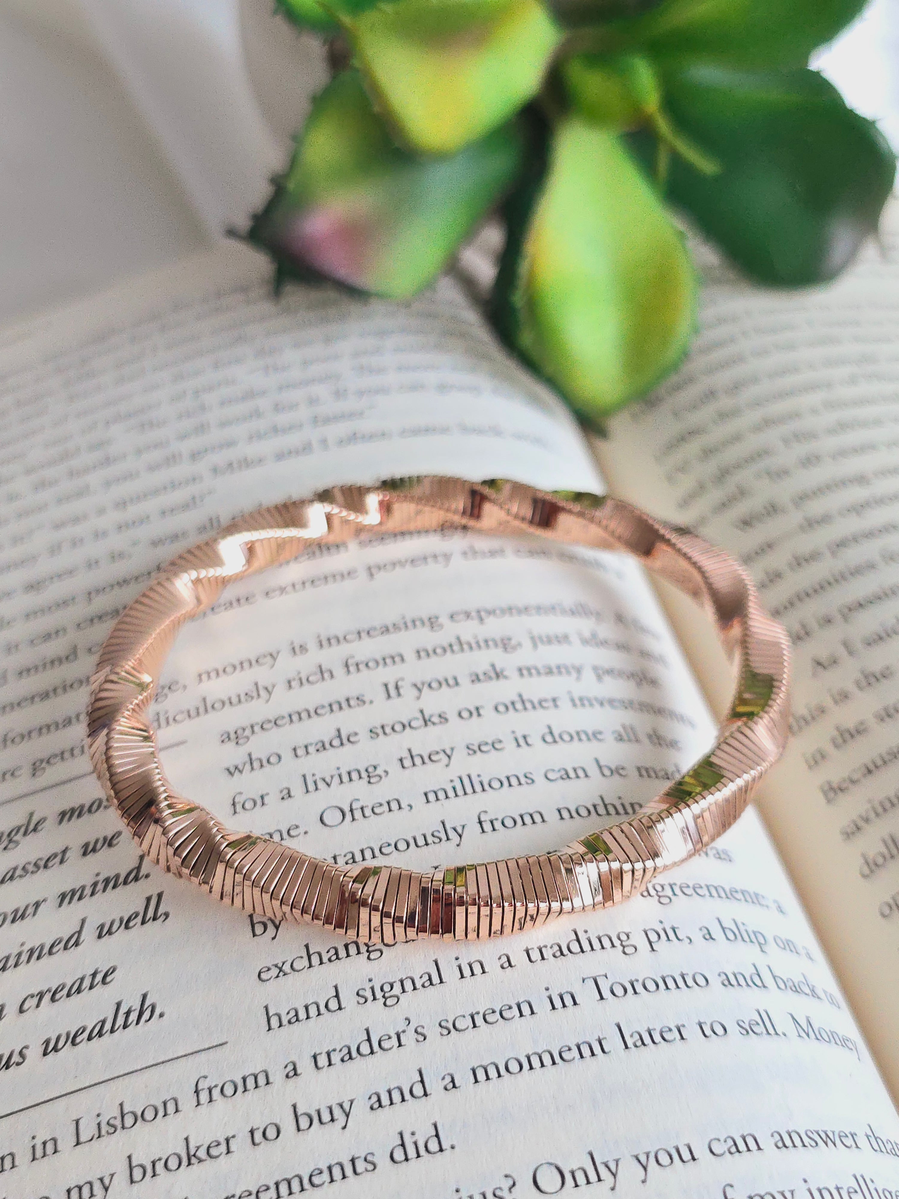 Elara Bold Twist Cuff