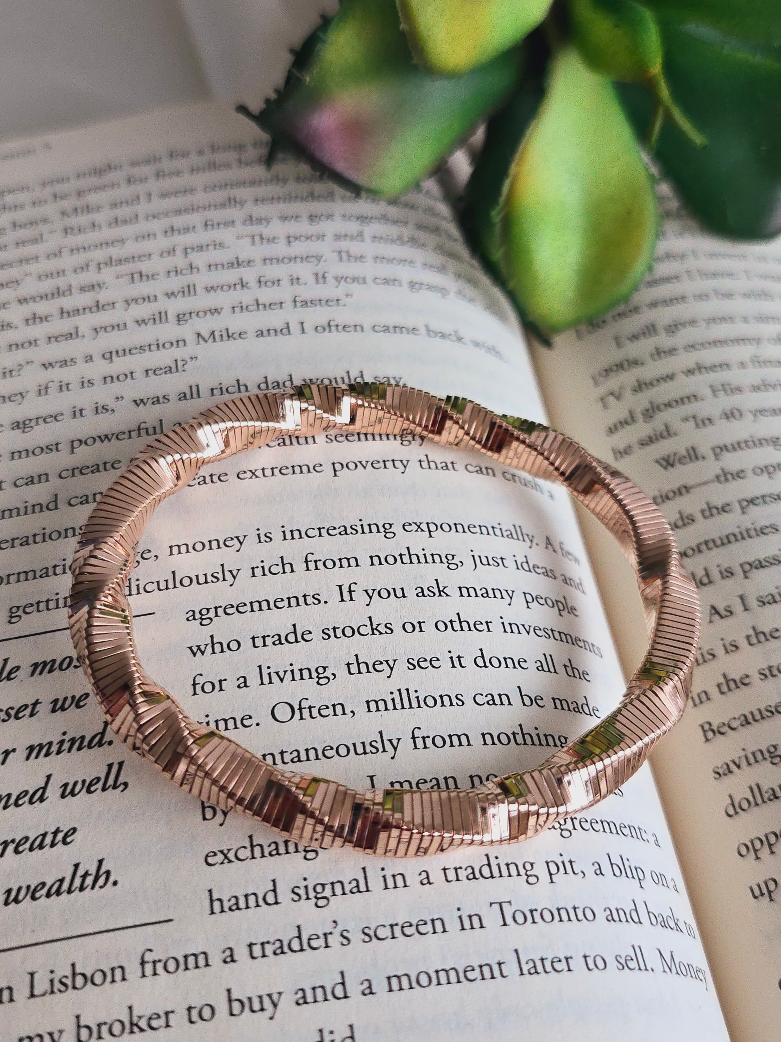 Elara Bold Twist Cuff