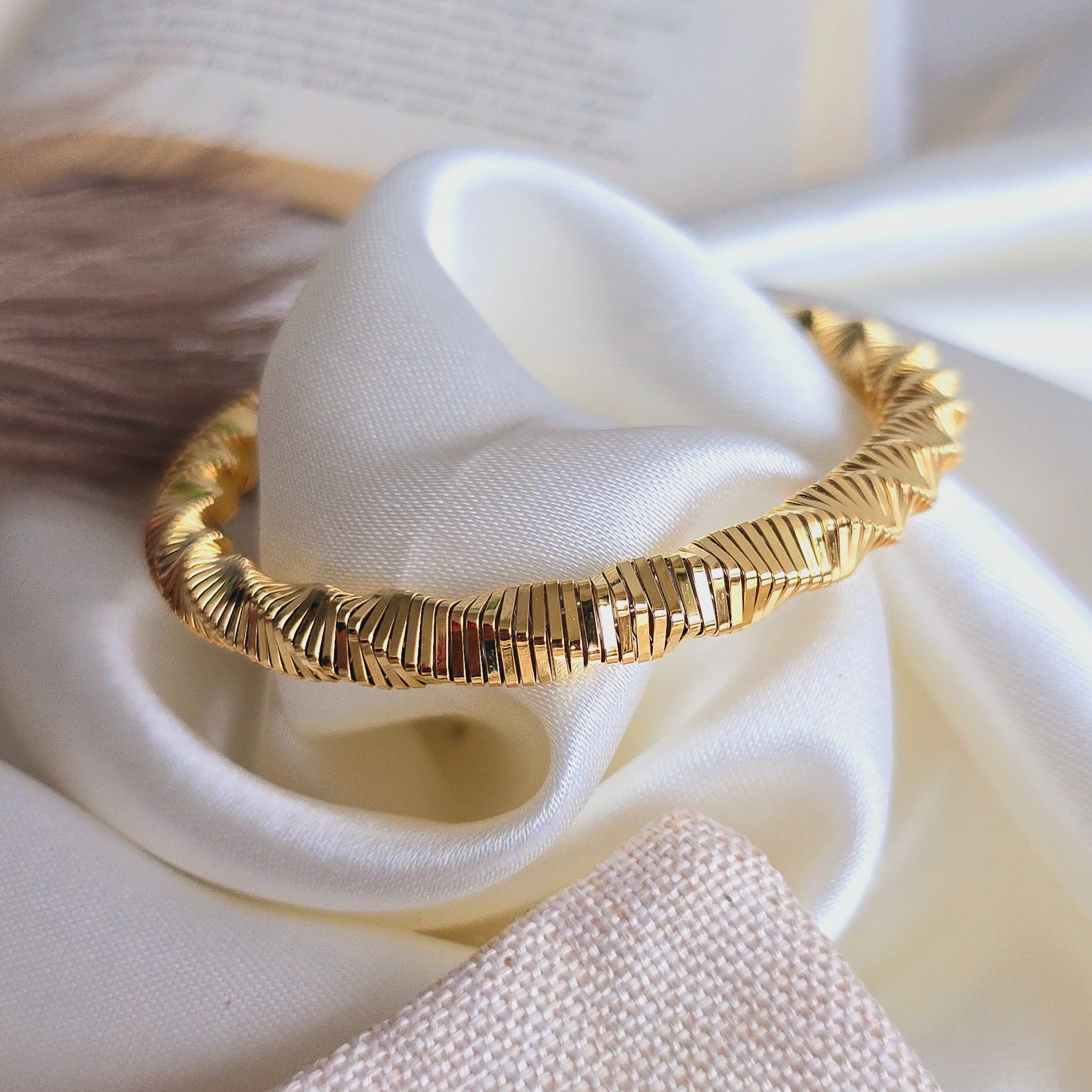 Elara Bold Twist Cuff