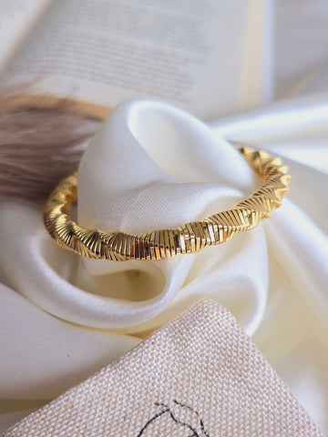 Elara Bold Twist Cuff