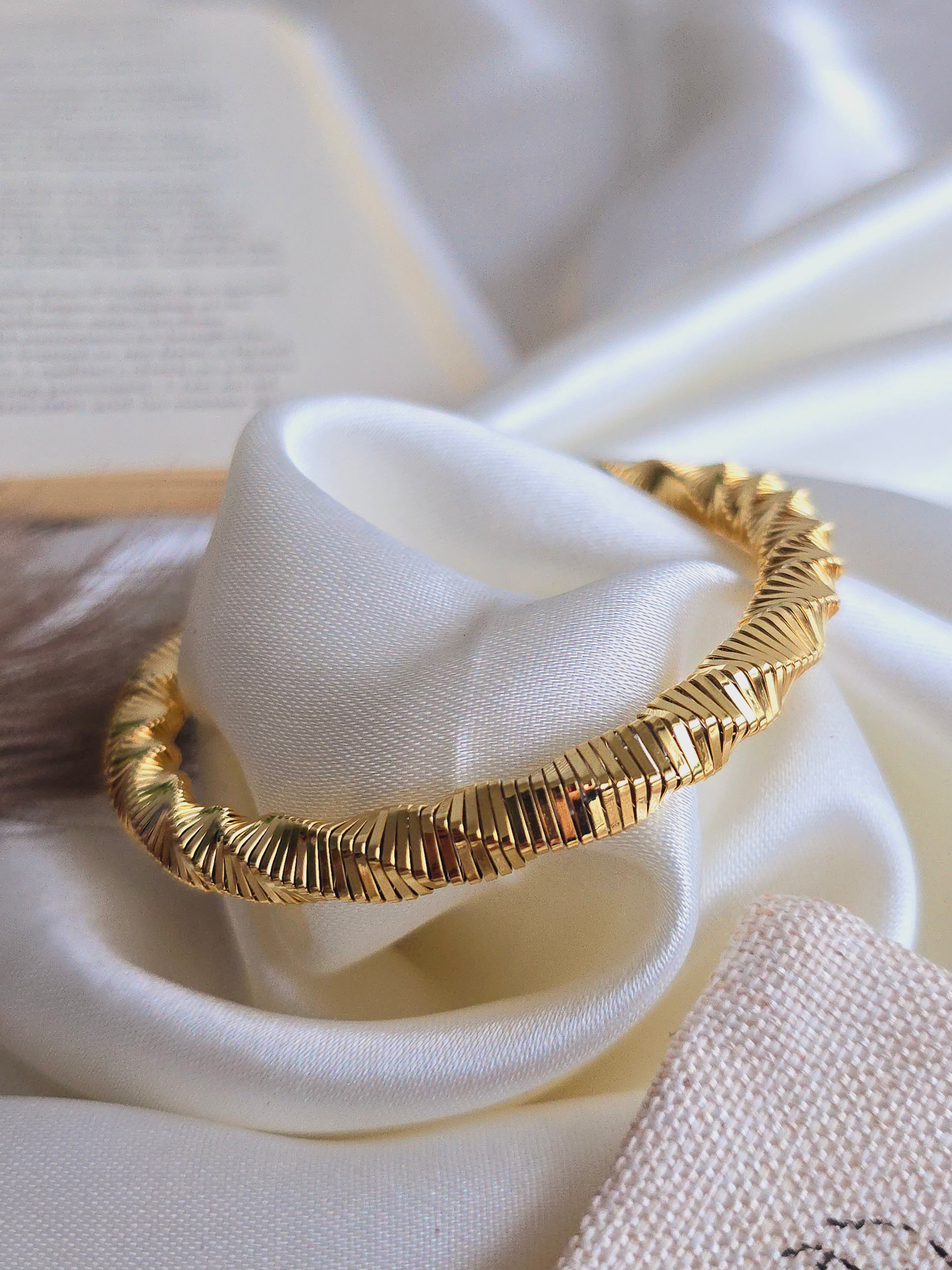 Elara Bold Twist Cuff