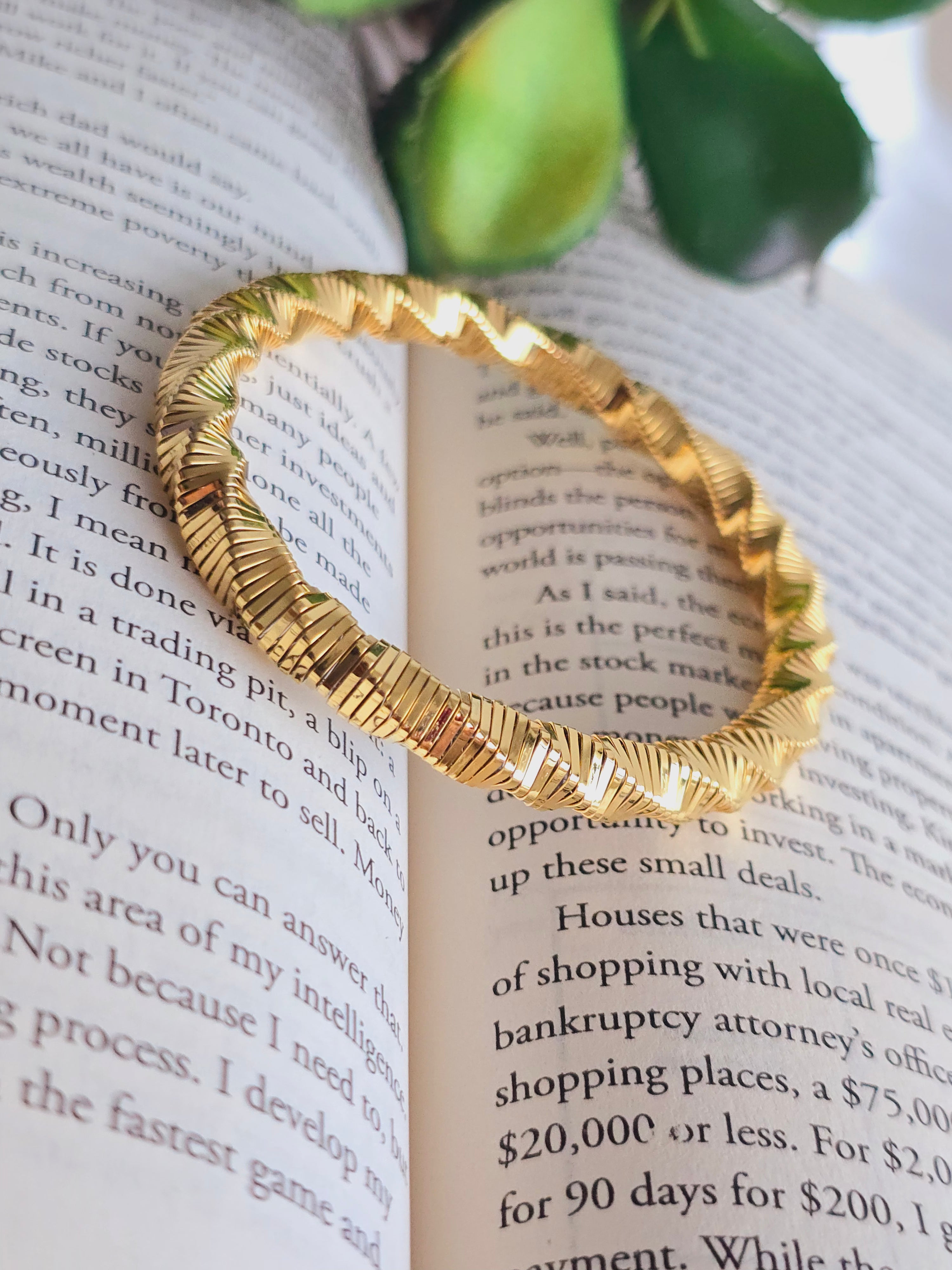 Elara Bold Twist Cuff